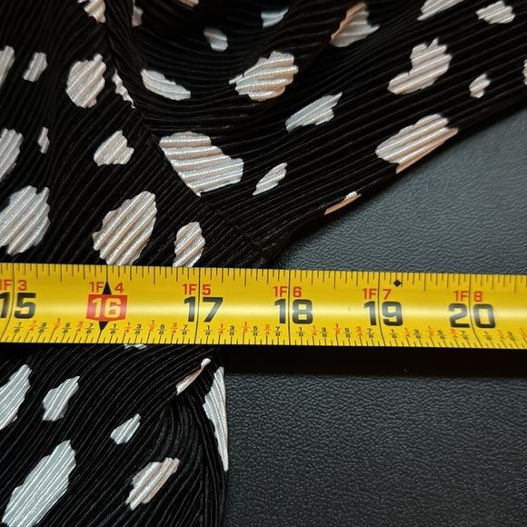 ASTR Wrap Blouse Womens XS Dalmatian Print Ribbed Cropped Mobwife Modern Chic - Picture 9 of 10